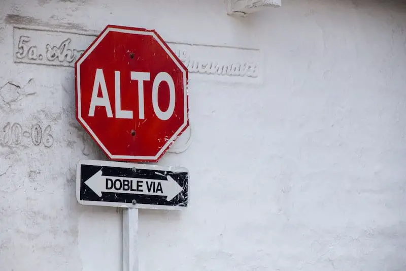 stop sign in the spanish language