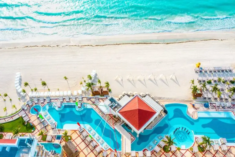 Exploring Top Hotels on Isla Mujeres for Your Getaway